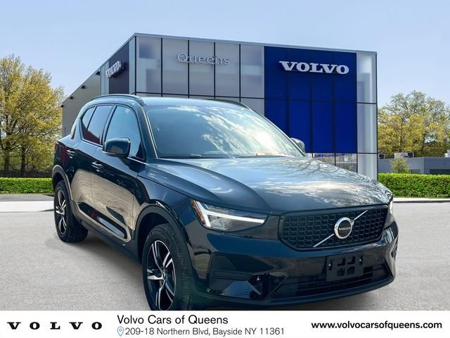 2026 Volvo XC40 B5 Core Dark AWD's photo
