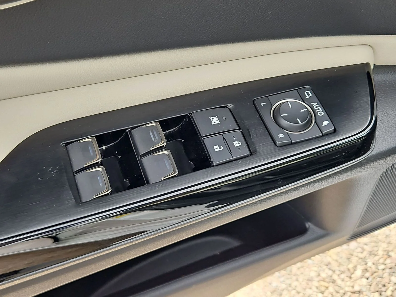 Certified Used 2025 White Pearl Lexus 300h image 14