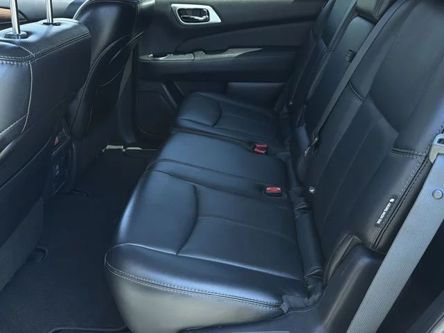 Used 2018 Silver Nissan Platinum image 20