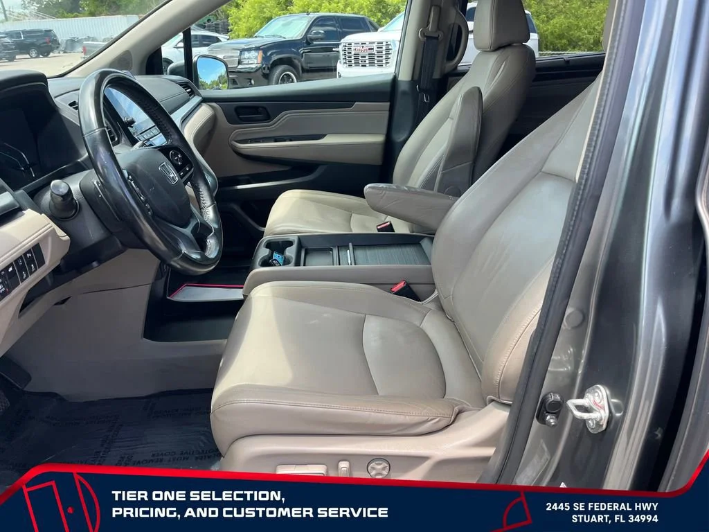 Used 2018 Green Honda Touring image 9