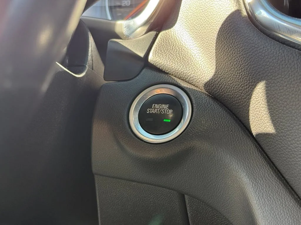 Used 2021 IRIDESCENT PEARL TRICOAT Chevrolet LT image 28