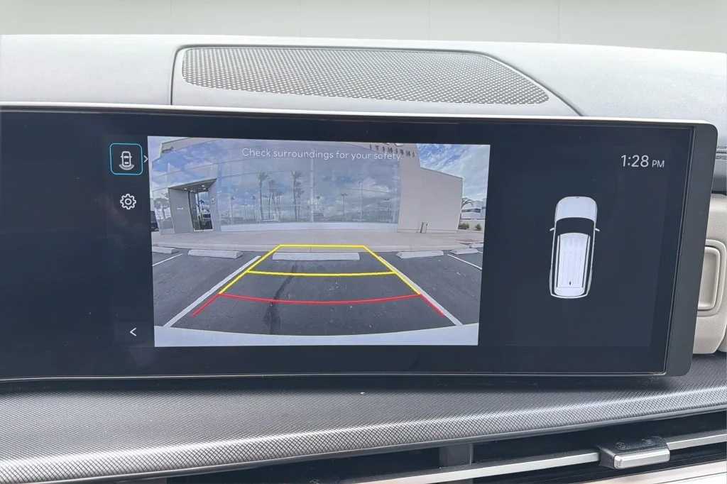 Used 2025 White Hyundai SEL image 27
