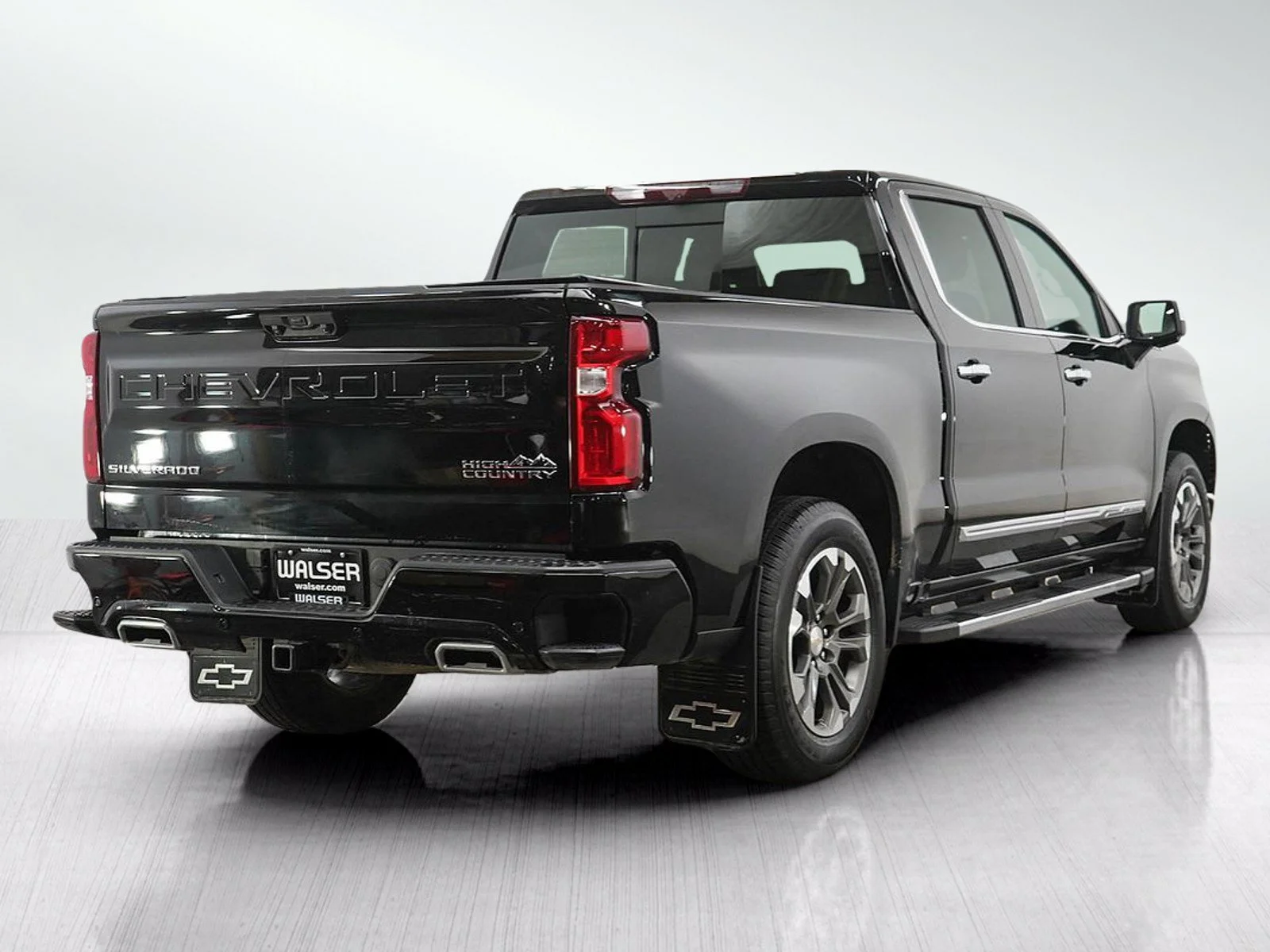 Used 2025 Black Chevrolet High Country image 5