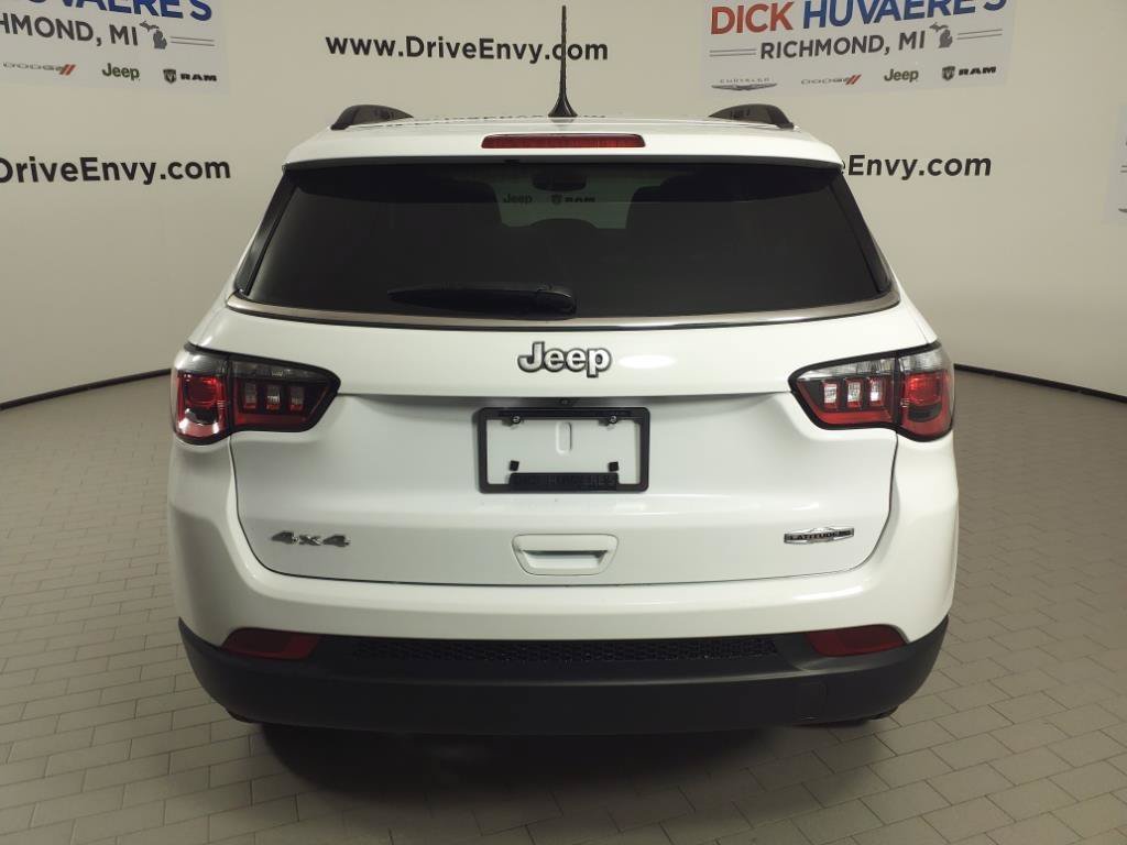 Used 2022 White Jeep Latitude Lux image 5