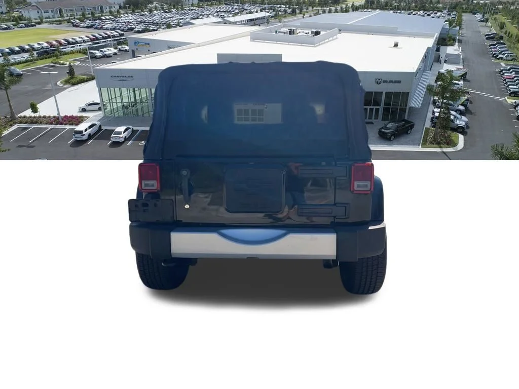 Used 2015 Black Jeep Sahara image 11
