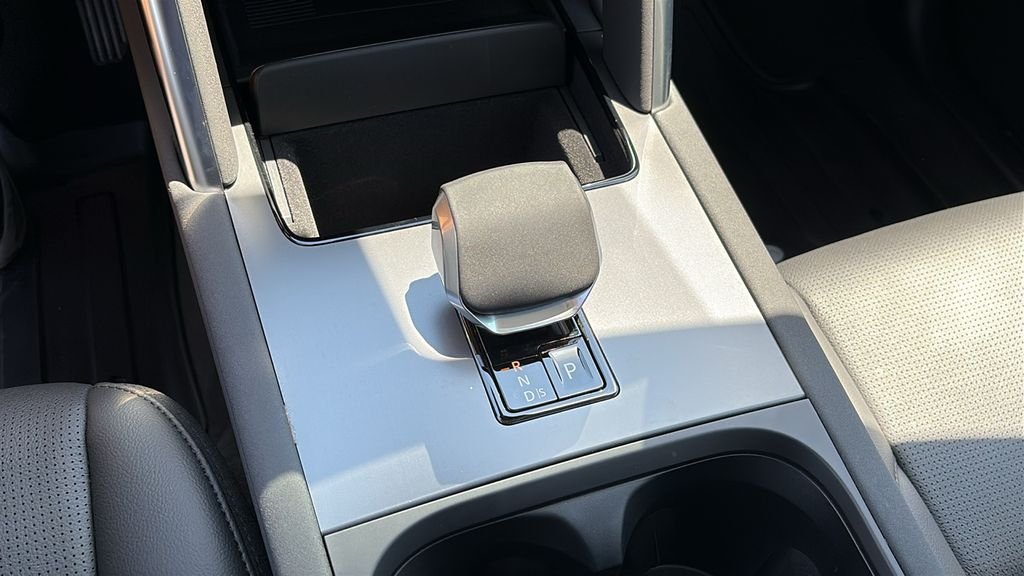 Certified Used 2025 White Land Rover S image 18
