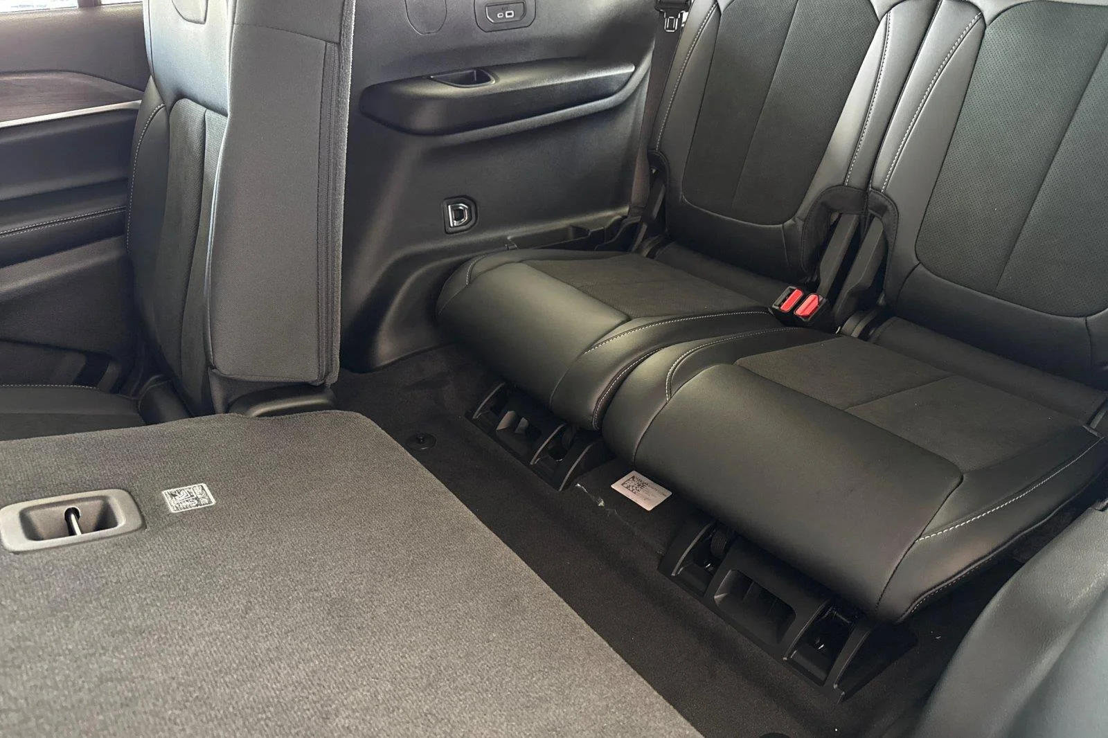 New 2026 Baltic Gray Metallic Clear-Coat Exterior Paint Jeep Laredo Altitude image 14
