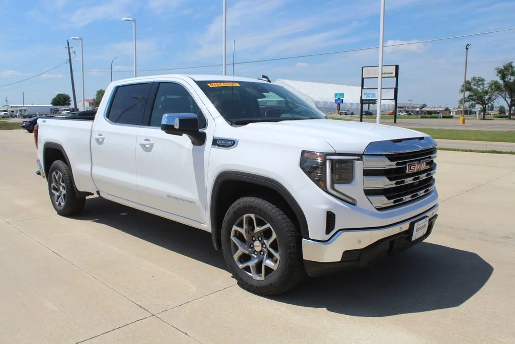 New 2026 Summit White GMC SLE image 1