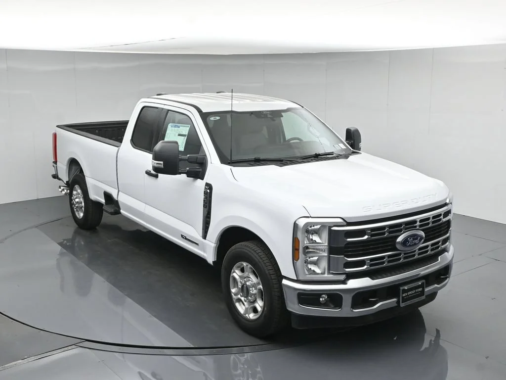 New 2026 Oxford White Ford XLT image 37