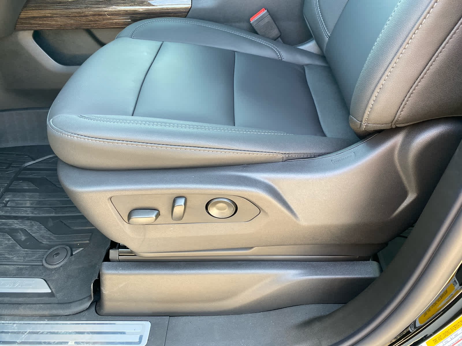 New 2026 Onyx Black GMC Elevation image 11