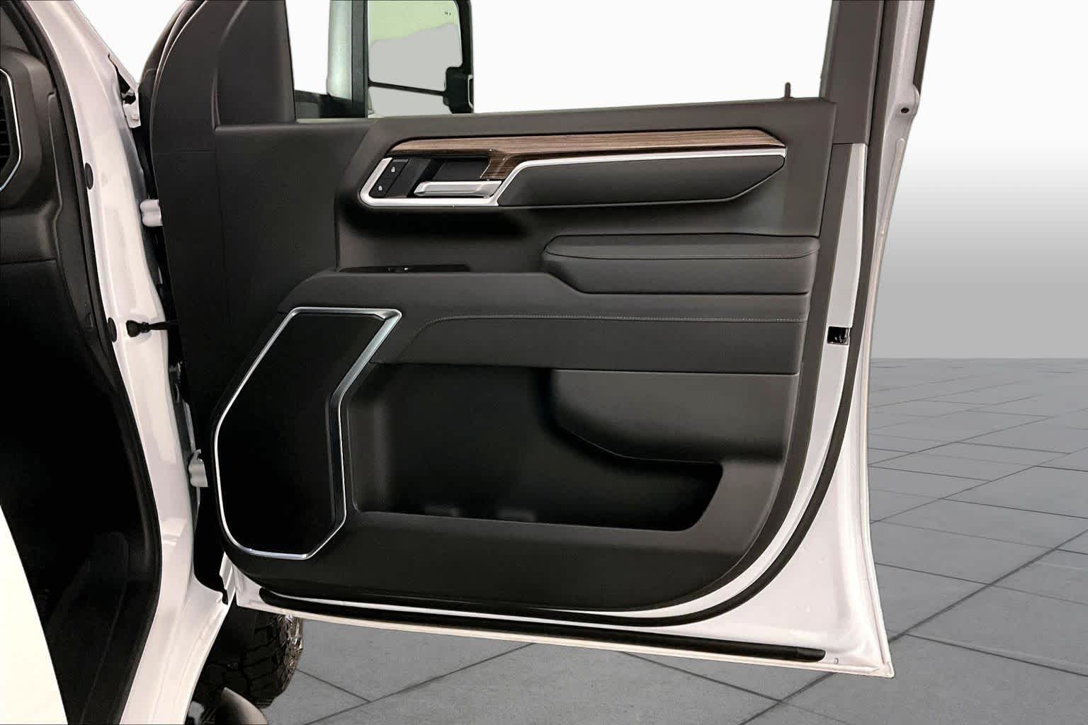 Used 2026 Summit White Chevrolet LT image 22