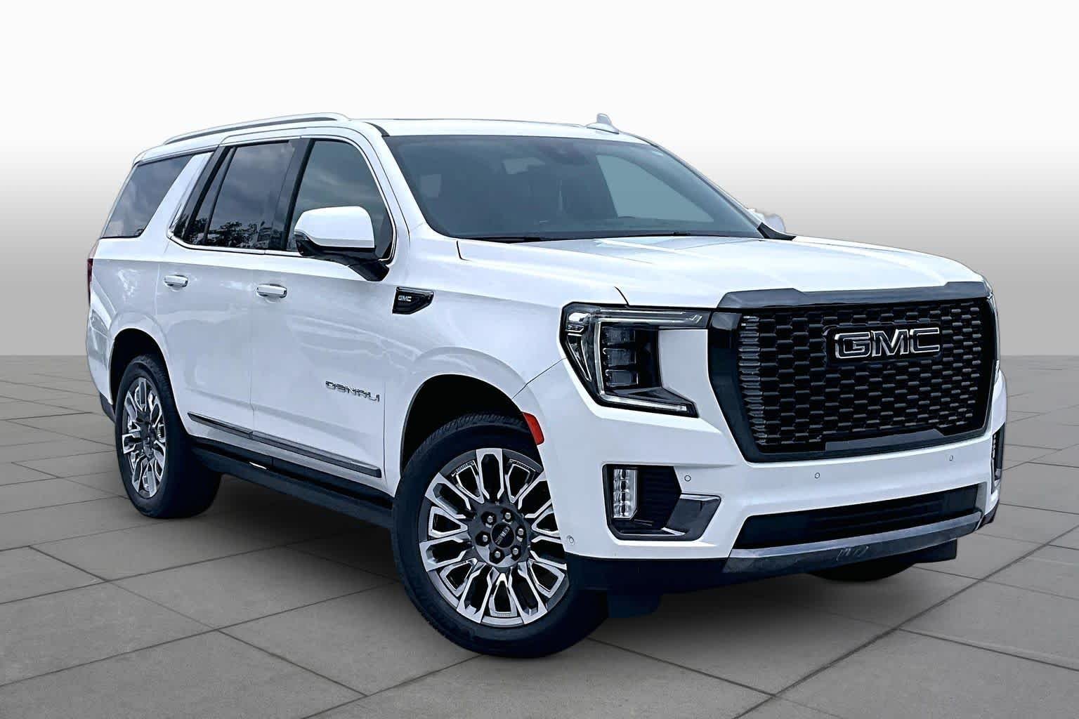 Used 2023 White Frost Tricoat GMC Denali Ultimate image 3