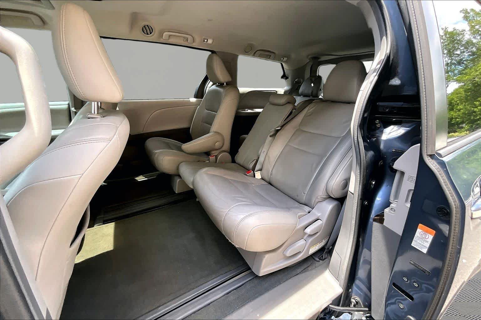 Used 2015 Shoreline Blue Pearl Toyota XLE image 21