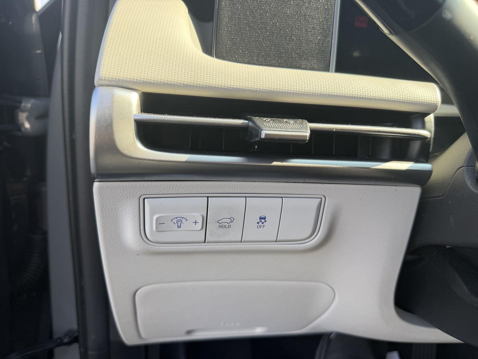 Used 2025 Hampton Gray Hyundai SEL image 21