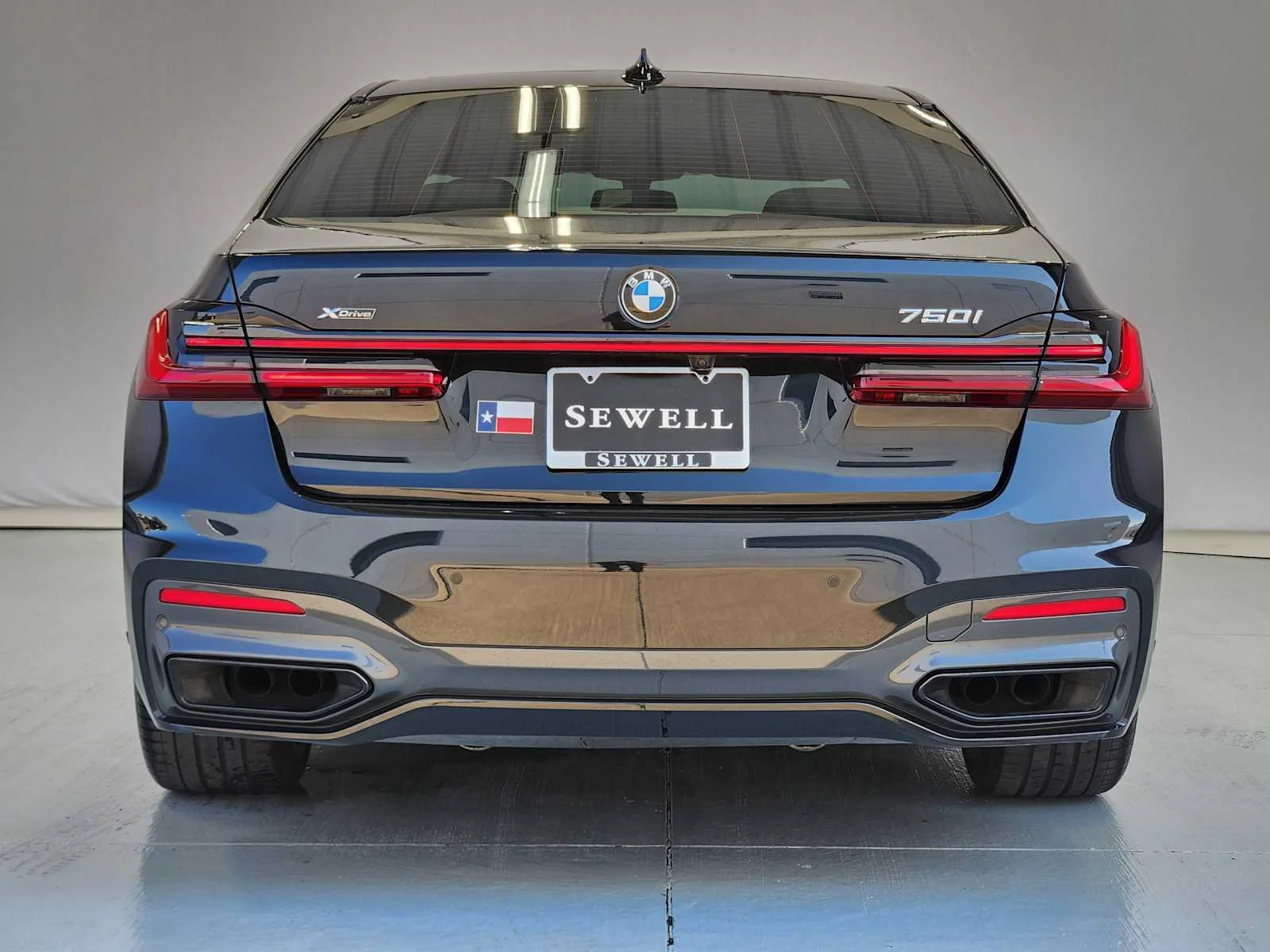 Used 2022 Black Sapphire Metallic BMW 750i xDrive image 7