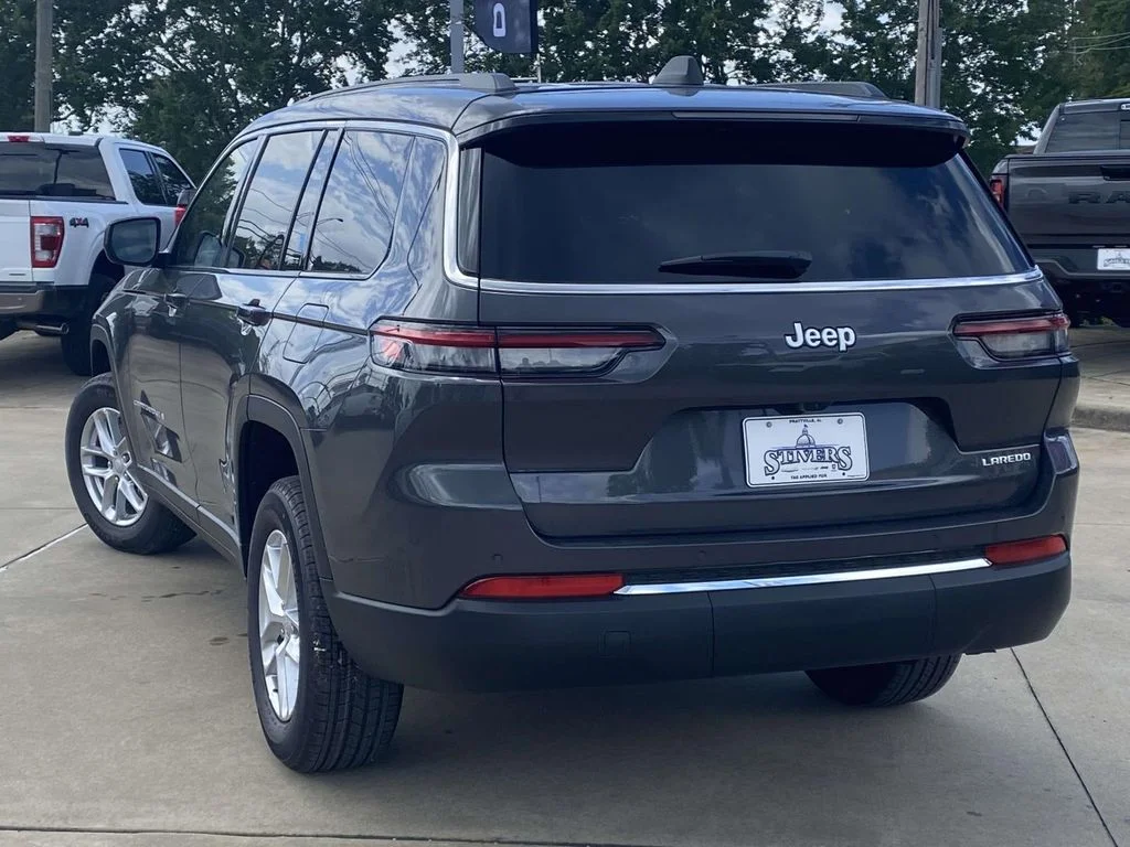 New 2026 Baltic Gray Metallic Clear-Coat Exterior Paint Jeep Laredo X image 4