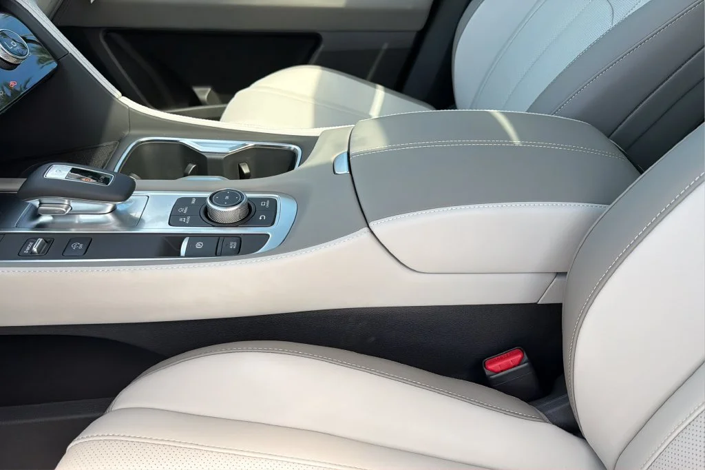 New 2027 2T RAD WHT INFINITI Sport AWD image 32