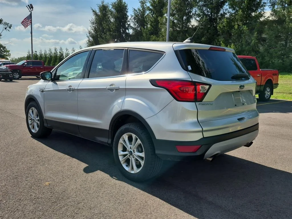 Used 2019 Ingot Silver Ford SE image 3