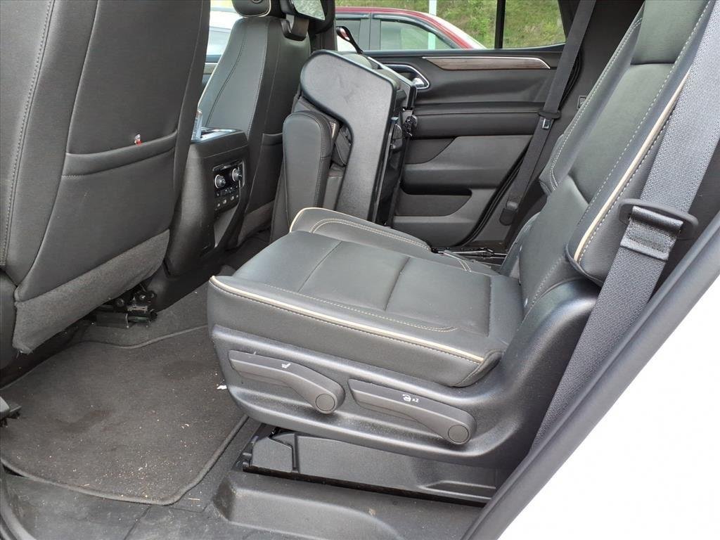 Used 2023 Iridescent Pearl Tricoat Chevrolet Premier image 11