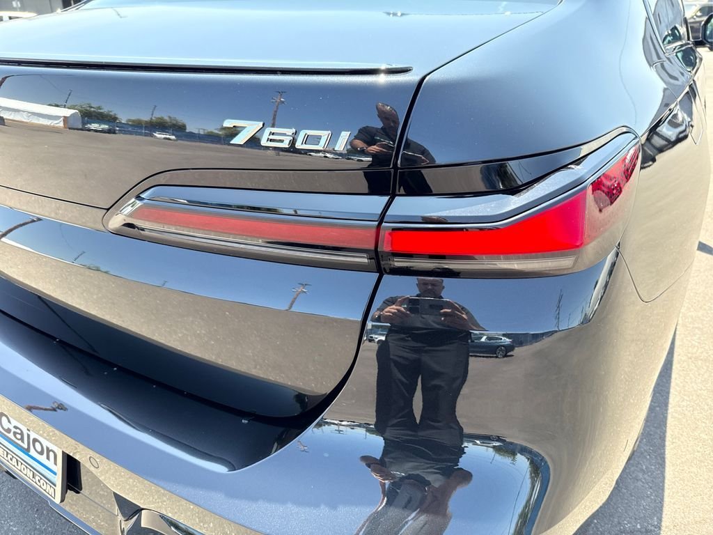 2025 BMW 7 Series 760i - Photo 17