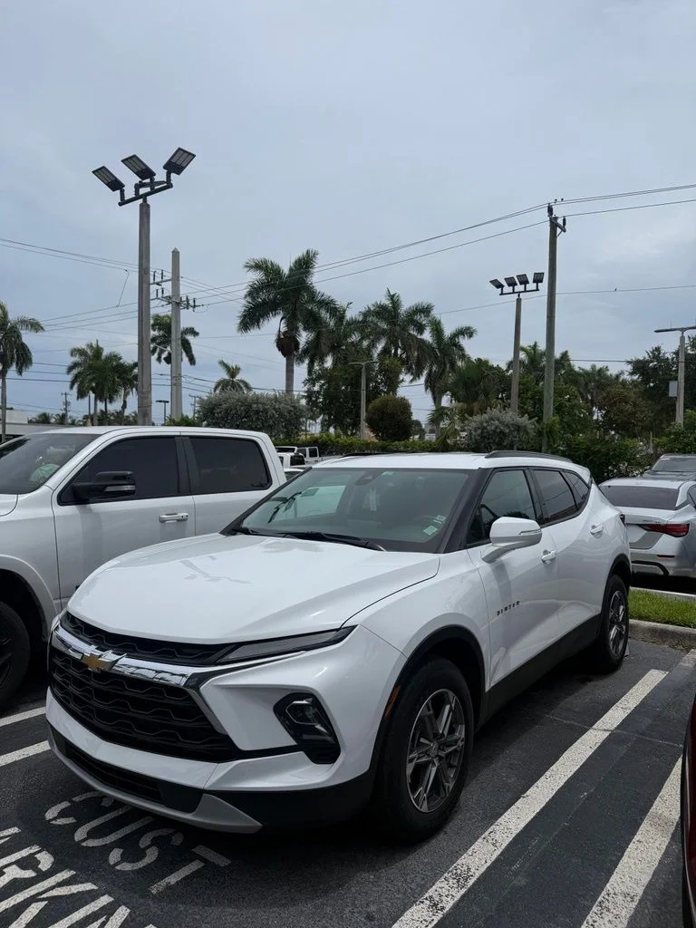 Used 2023 White Chevrolet LT image 3