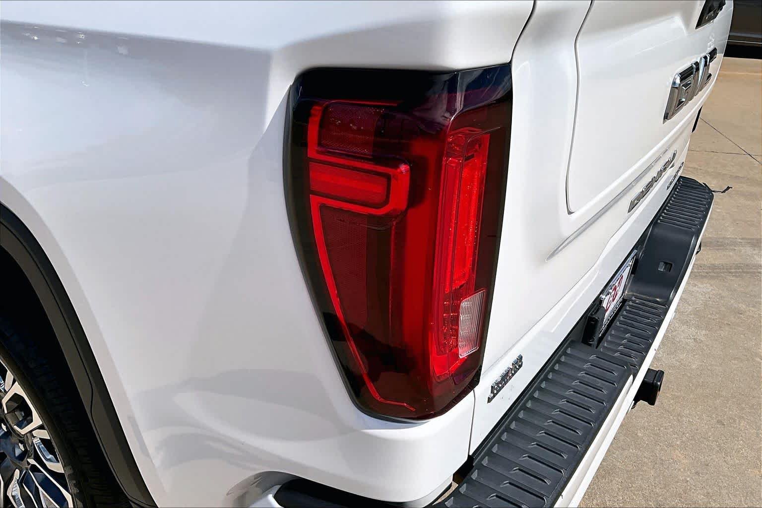 Used 2023 White Frost Tricoat GMC Denali Ultimate image 28
