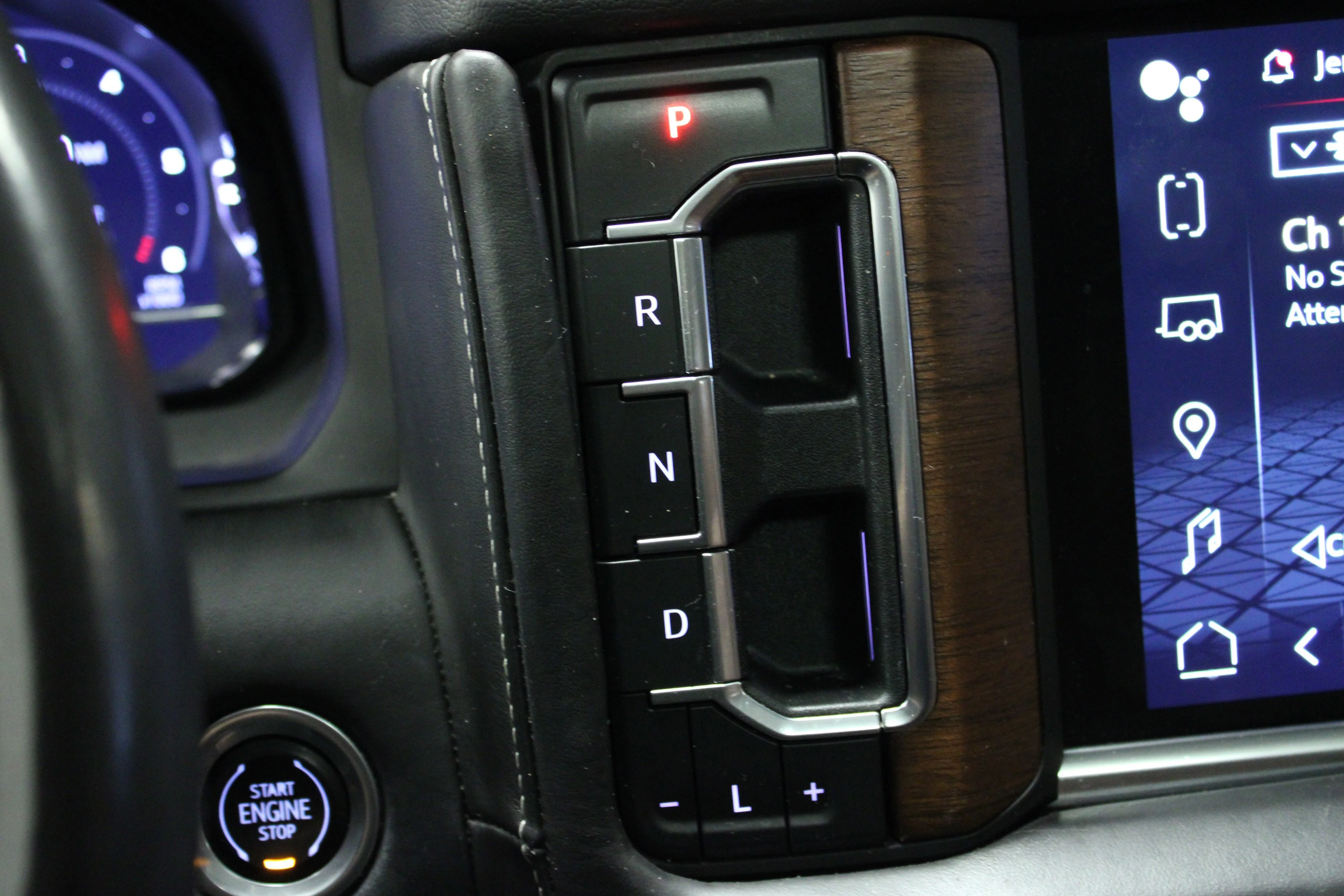 Used 2023 Onyx Black GMC Denali Ultimate image 23