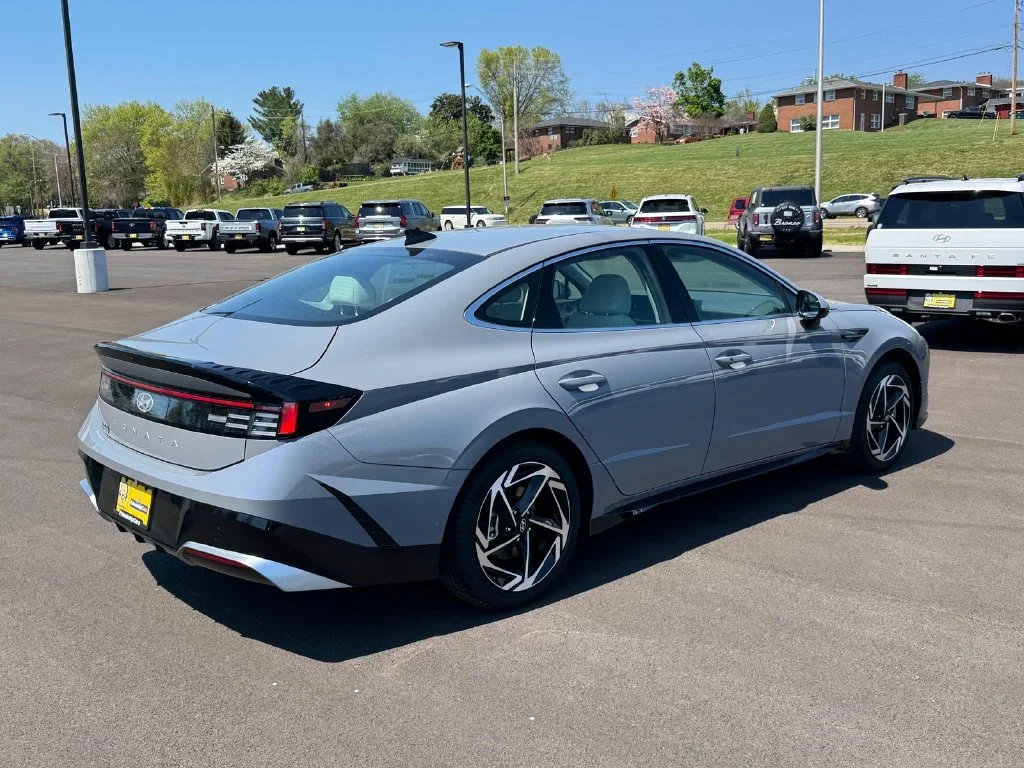 Used 2026 Blue Hyundai SEL Sport image 4