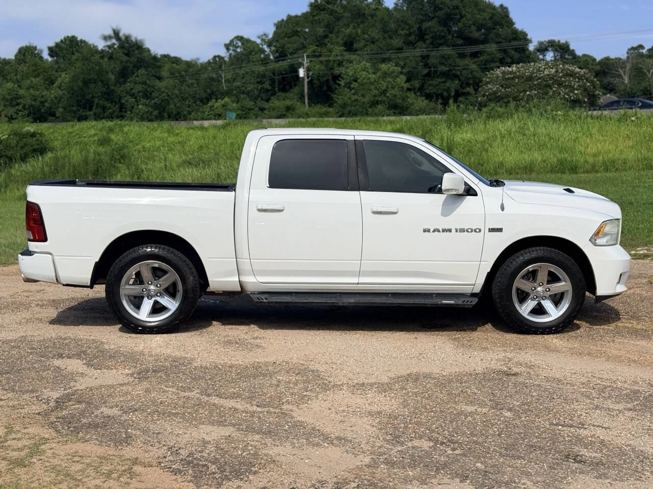 Used 2012 White RAM Sport 4x4 4dr Crew Cab 5.5 ft. SB Pickup image 6