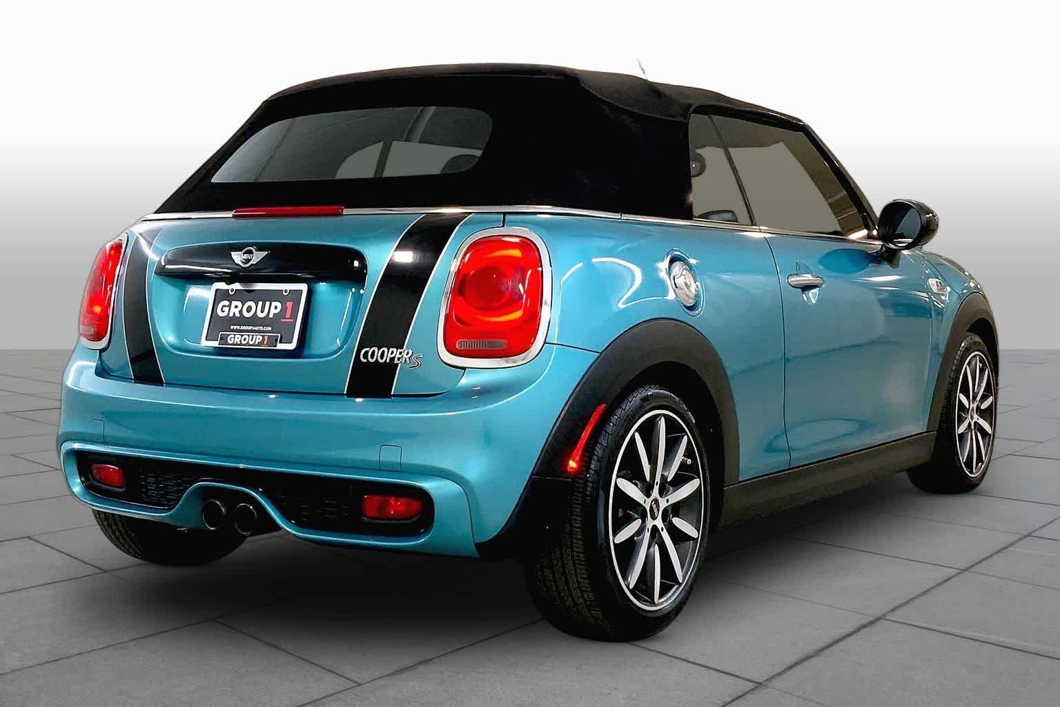 Used 2017 Caribbean Aqua Metallic MINI Cooper S image 12