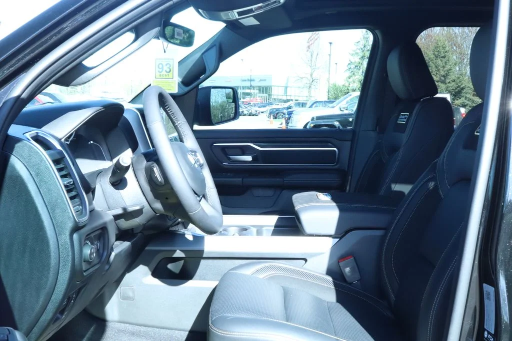 New 2026 Diamond Black Crystal Pearl-Coat Exterior Paint Ram Big Horn/Lone Star image 30