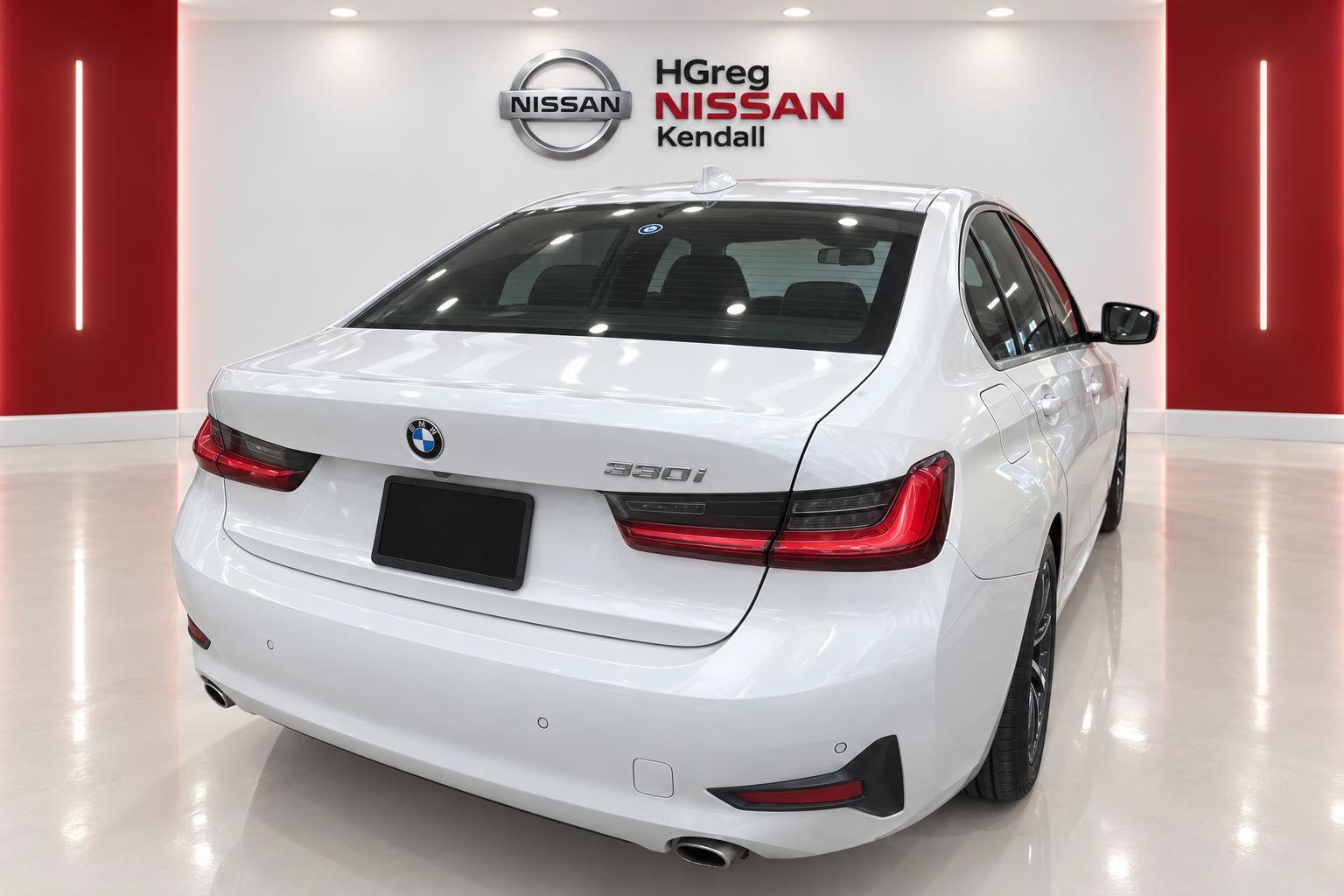 Used 2020 White BMW 330i image 2