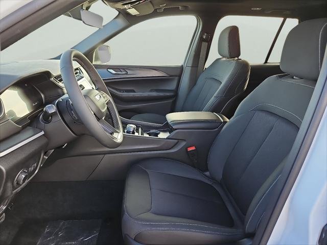 New 2025 Bright White Clear-Coat Exterior Paint Jeep Laredo X image 18