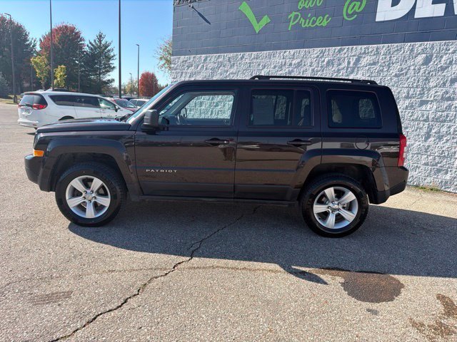 Used 2014 Rugged Brown Pearlcoat Jeep Latitude image 2