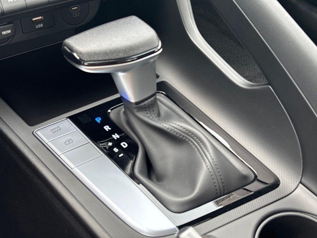 New 2026 White Hyundai SE image 18