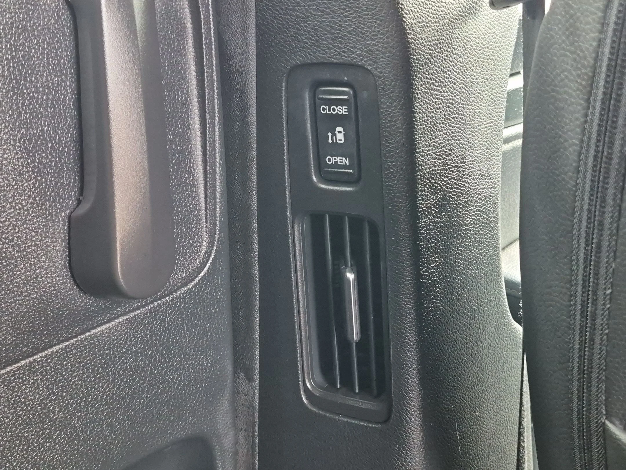 Used 2023 Platinum White Pearl Honda Touring image 30