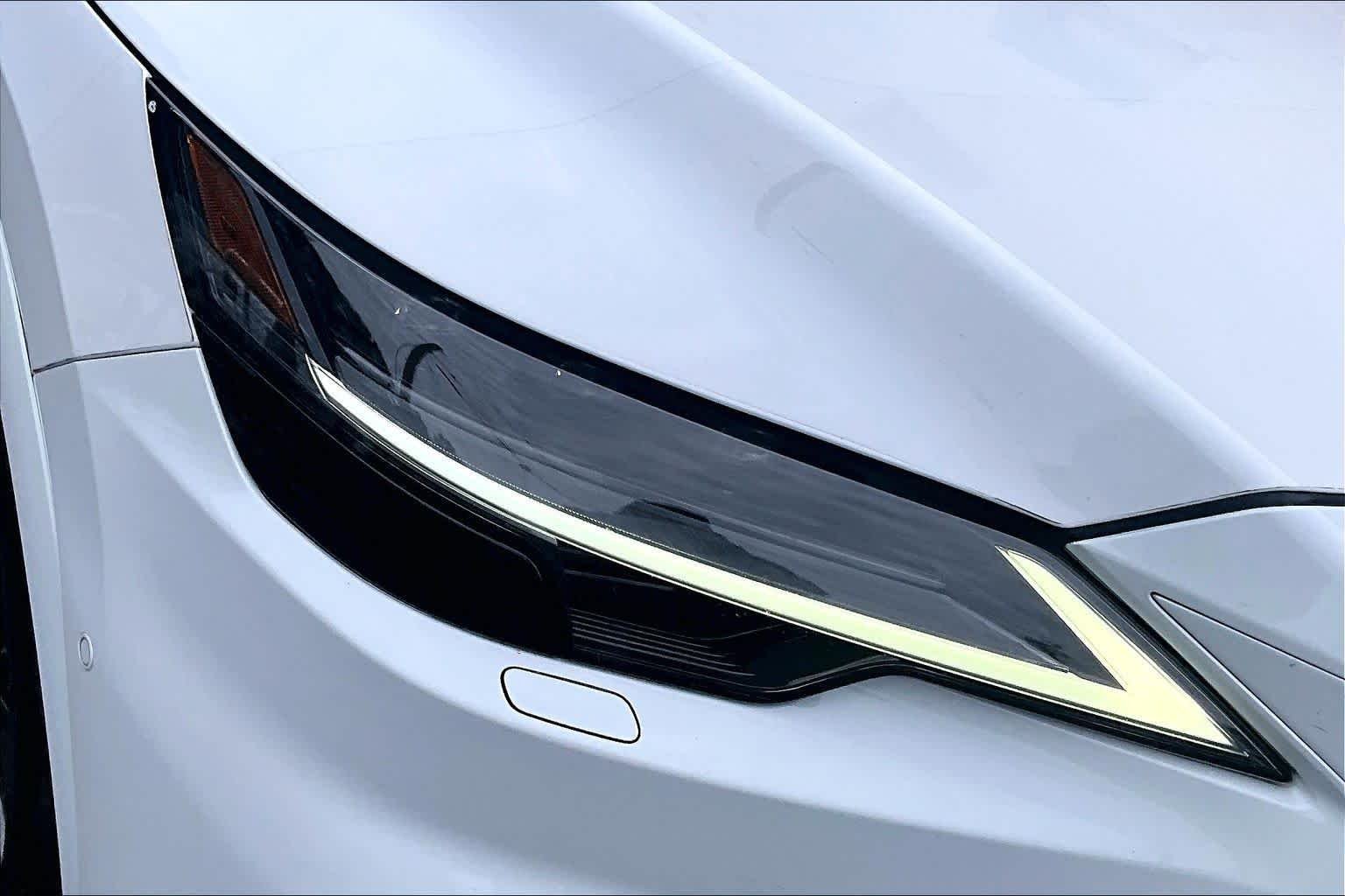 Used 2024 Ultra White Lexus F SPORT Handling image 28