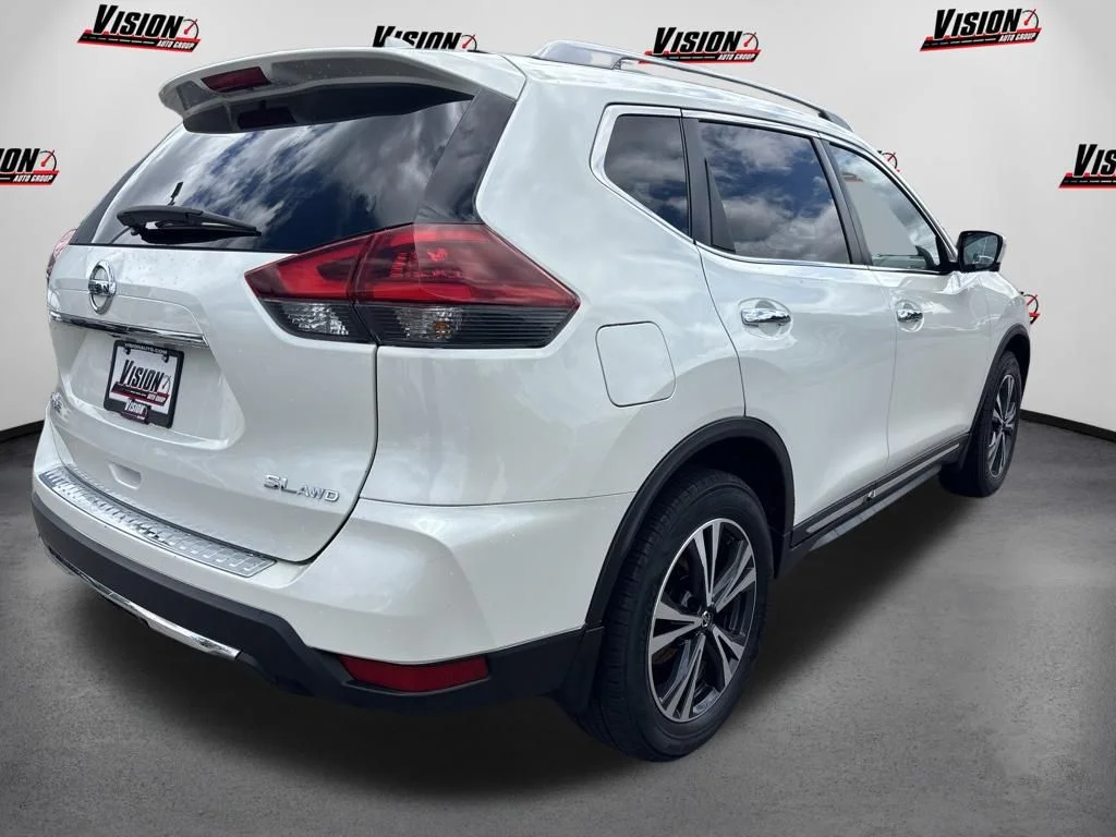 Used 2018 White Nissan SL image 5