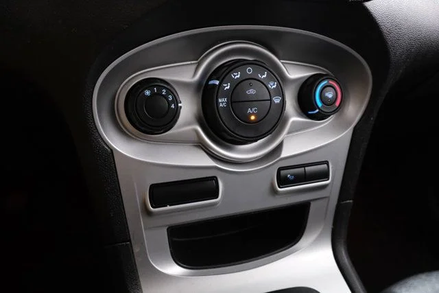 Used 2017 Gray Ford SE image 21
