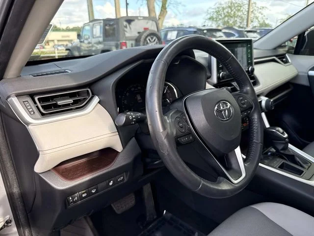 Used 2019  Toyota Limited image 24
