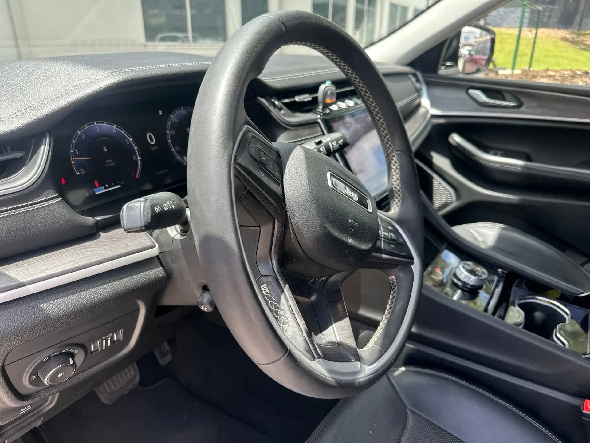 Used 2023 Bright White Clearcoat Jeep Limited image 10