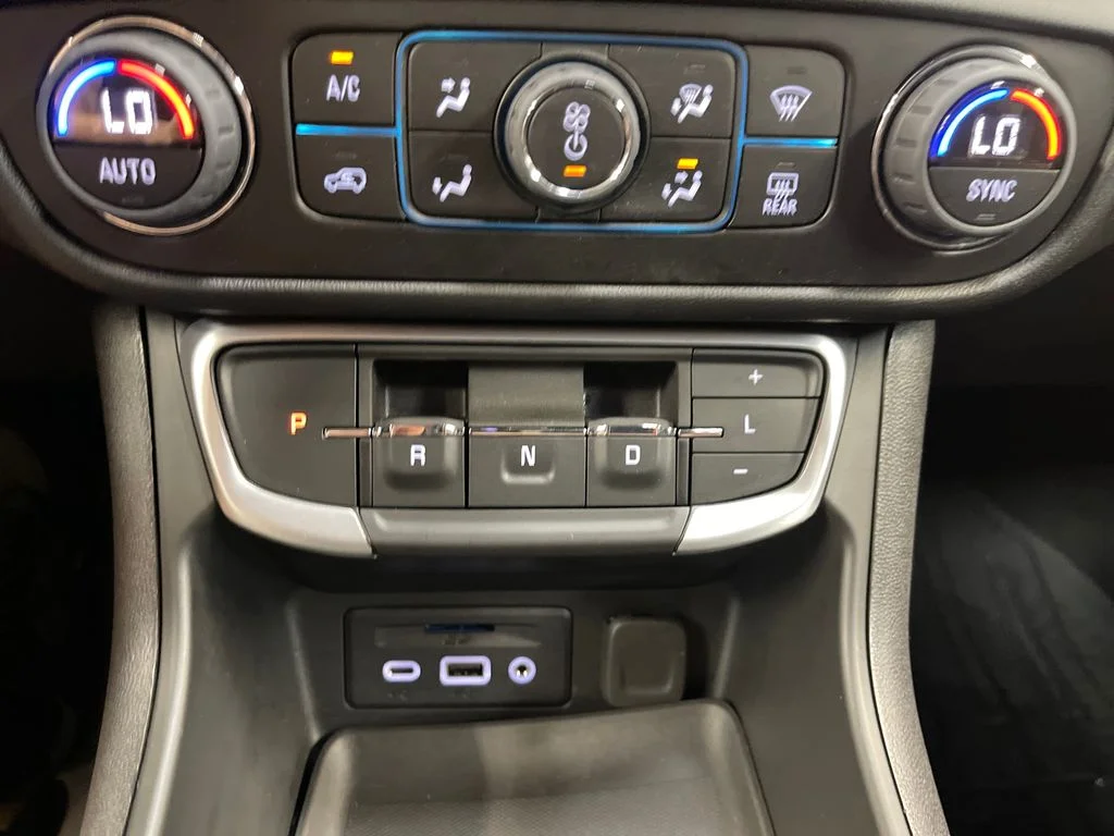 Used 2023 Silver GMC SLT image 26