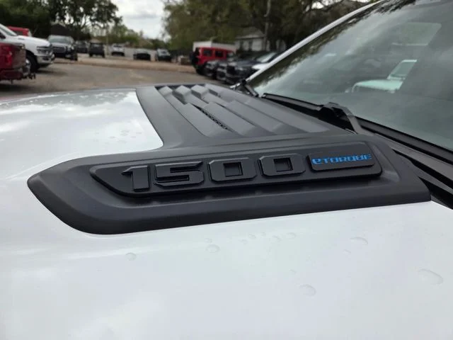New 2026 Bright White Clear-Coat Exterior Paint RAM Laramie image 3