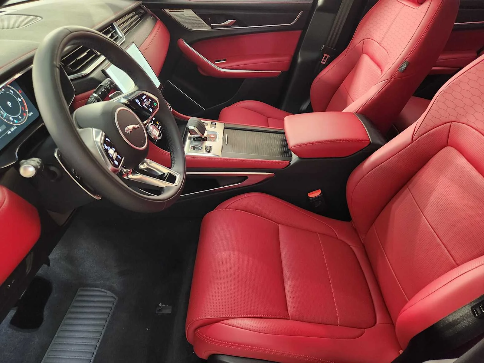 New 2026 Eiger Grey Metallic Jaguar R-Dynamic S image 21