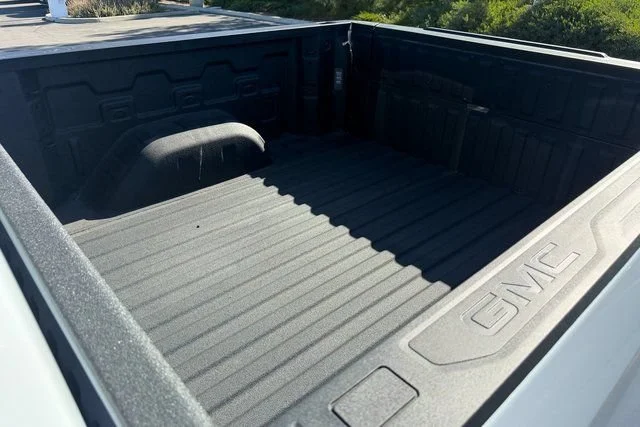 New 2026 Glacier White Tricoat GMC SLT image 30