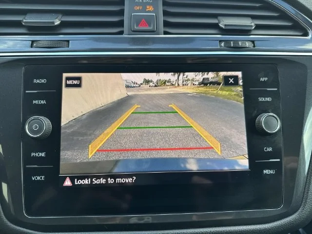 Used 2018 Green Volkswagen 2.0T SE image 23