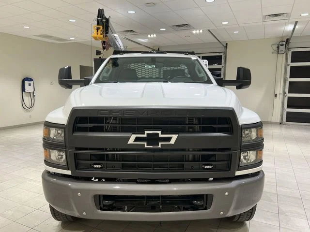 Used 2023 White Chevrolet 1WT image 8