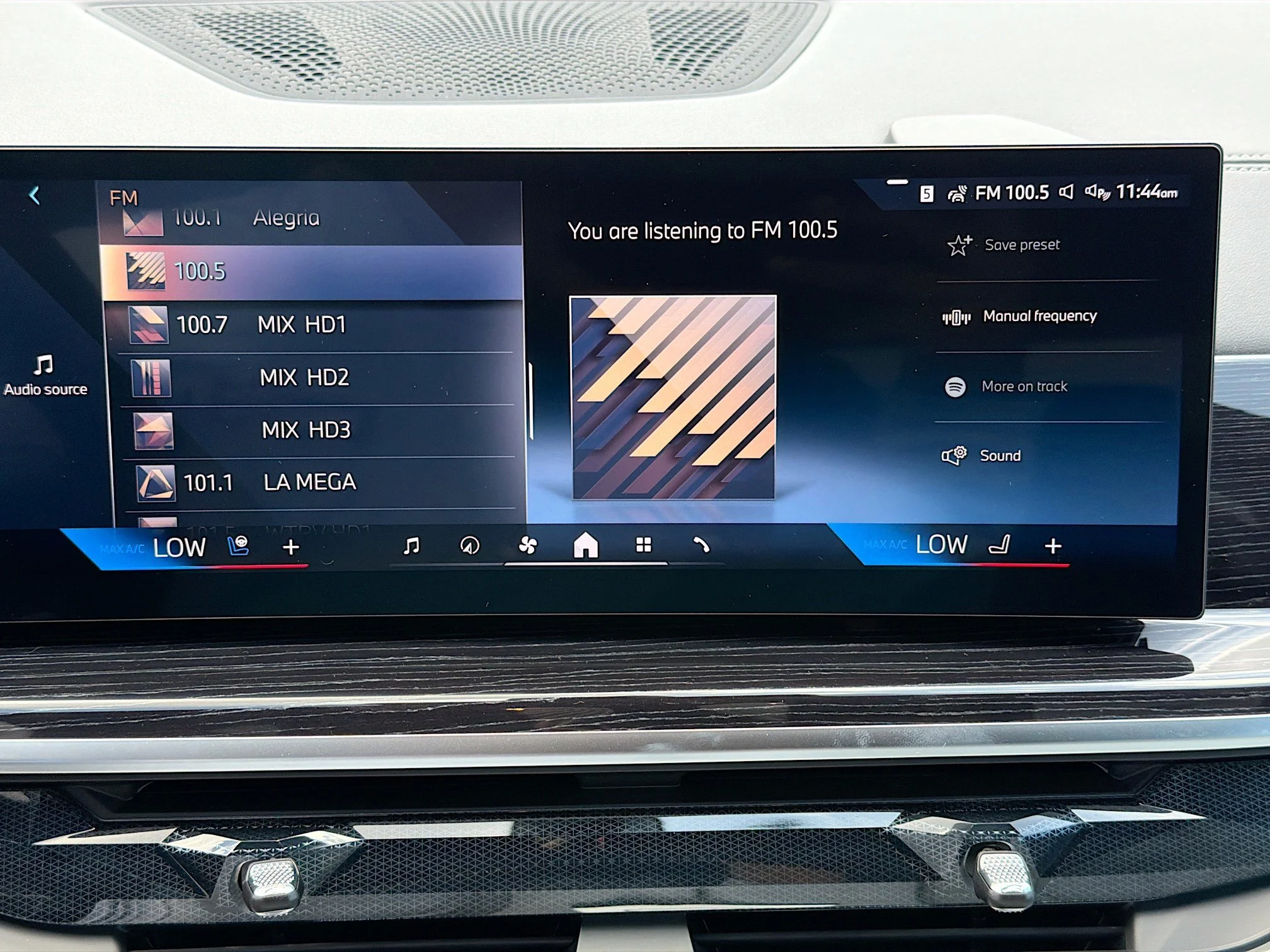 New 2026 Mineral White Metallic BMW xDrive40i image 30