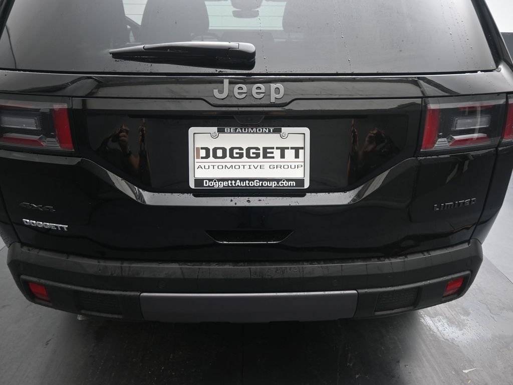 New 2026 Diamond Black Crystal Pearlcoat Jeep Limited image 10