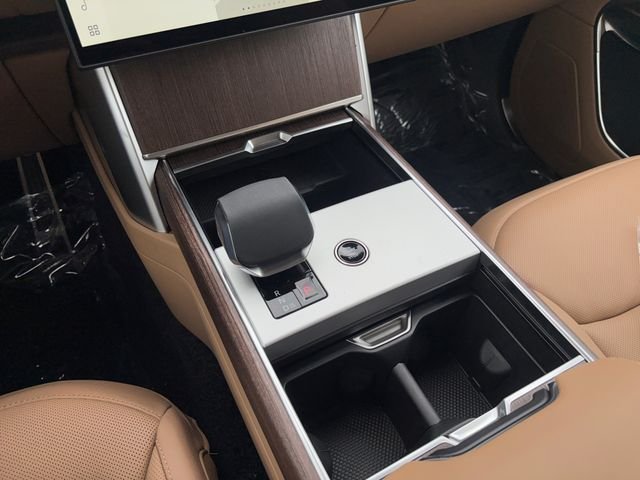 New 2026 Carpathian Grey Land Rover SE image 24